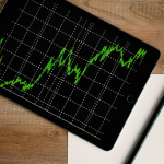 Πώς να επενδύουν οι νέοι σήμερα: Τα λάθη και οι επιλογές που κάνουν τη διαφορά