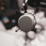 Podcast VS YouTube: Τι λειτουργεί καλύτερα για τον κλάδο των επενδύσεων