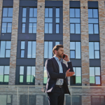 Οι επενδυτές προτιμούν το “εγώ” από το “εμείς” όταν οι CEO ζητούν συγνώμη